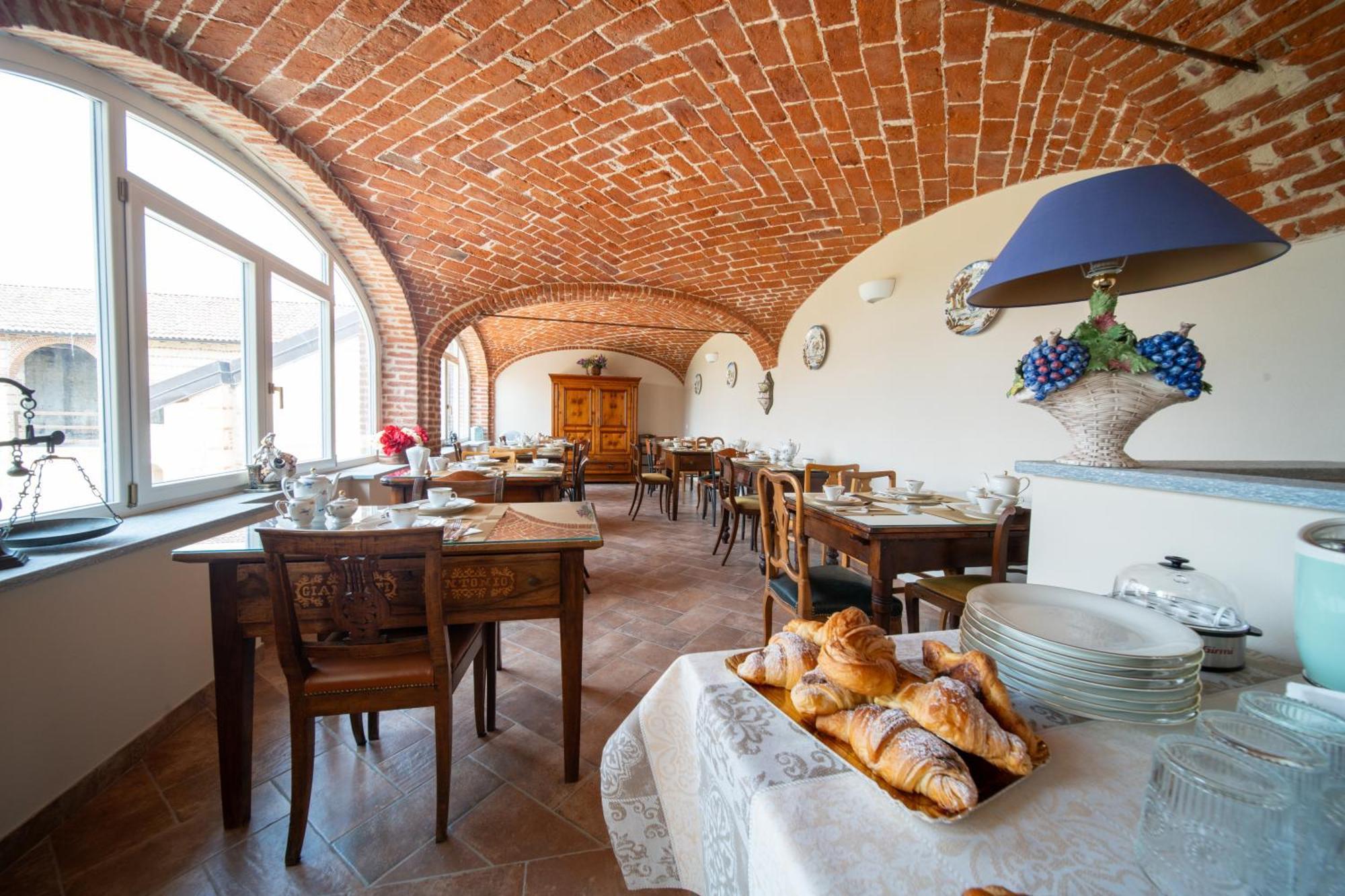 Cascina Baronina Bed & Breakfast Terruggia ภายนอก รูปภาพ
